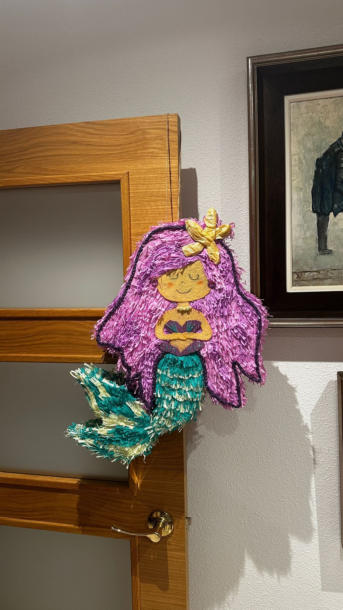 Piñata de sirena artesanal
